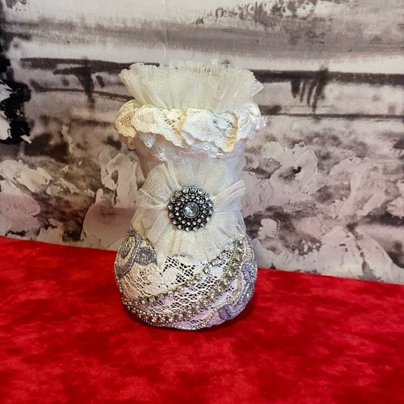 Vintage Lace Rhinestone Embellished Night Ambiance Lighted Decor Vase - Picture 5 of 15